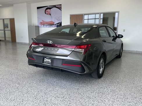 Used 2024 Hyundai Elantra SE FWD image 16