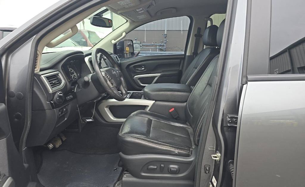 Used 2017 Nissan Titan SV AWD/4WD image 12