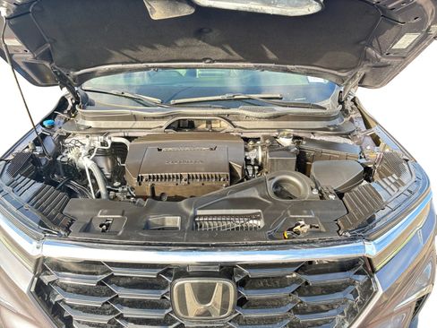 Used 2024 Honda Pilot Touring image 23