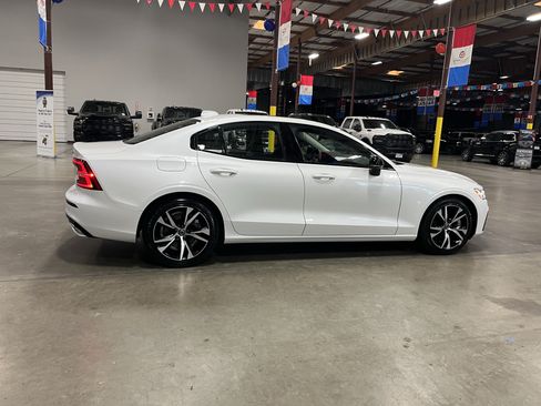 Used 2022 Volvo S60 T8 R-Design Expression AWD/4WD image 6