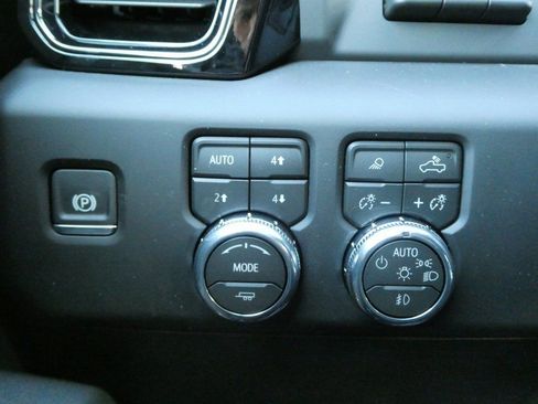 New 2026 GMC Sierra 2500 AT4 w/ AT4 Premium Plus Package image 12