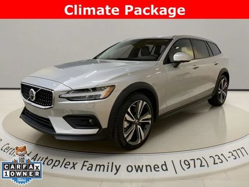 Used 2025 Volvo V60 B5 Cross Country Plus AWD/4WD image 1