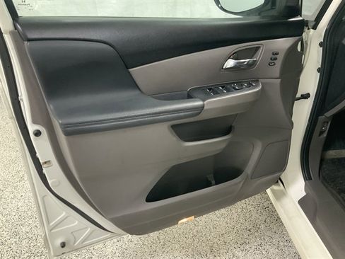 Used 2016 Honda Odyssey Touring Elite image 17