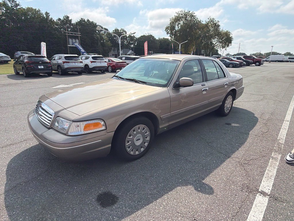 Used 2003 Ford Crown Victoria RWD image 9