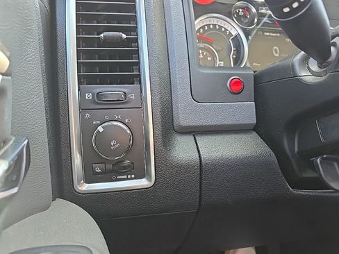Used 2019 RAM 1500 Big Horn AWD/4WD image 17