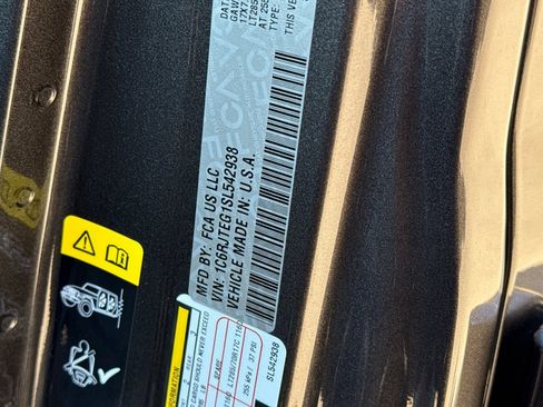 New 2025 Jeep Gladiator Mojave image 26