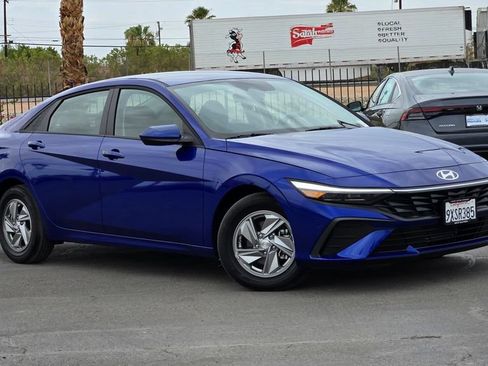 Used 2026 Hyundai Elantra SE FWD image 1
