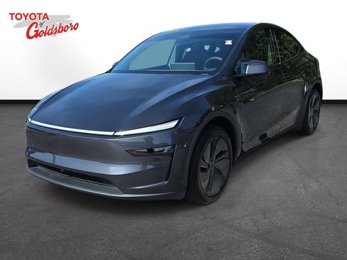 Used 2026 Tesla Model Y 2WD image 1