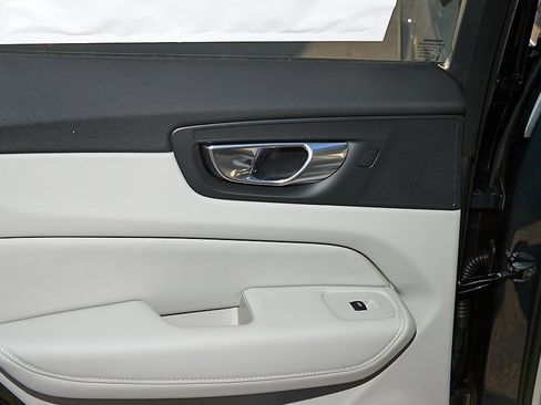 New 2026 Volvo XC60 T8 Ultra w/ Protection Package Premier image 18