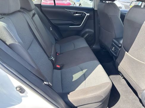 Used 2025 Toyota RAV4 XLE AWD/4WD image 40