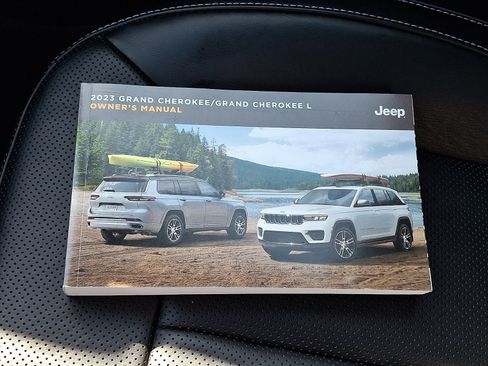 Used 2023 Jeep Grand Cherokee Overland image 27