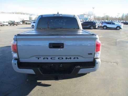Used 2020 Toyota Tacoma TRD Sport image 5