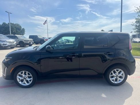 Used 2024 Kia Soul LX w/ Option Group 015 FWD image 8