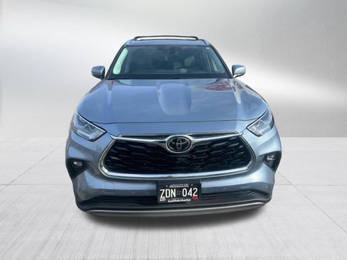 Used 2022 Toyota Highlander Platinum image 2