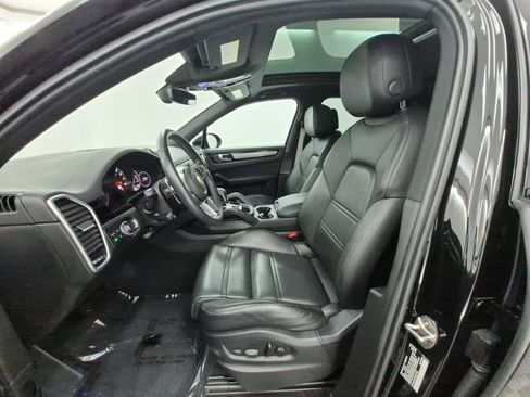 Used 2023 Porsche Cayenne Platinum Edition AWD/4WD image 5