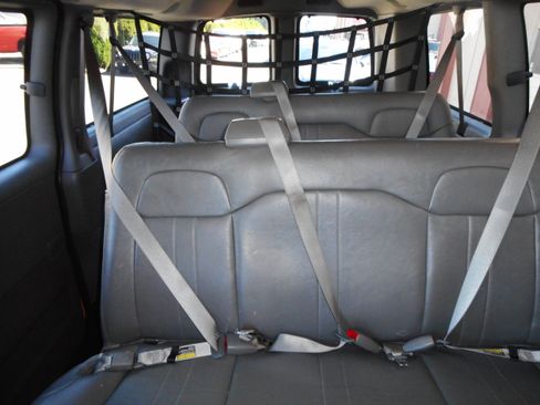 Used 2010 Chevrolet Express 1500 LS image 22