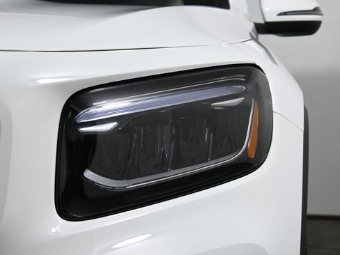 Certified 2025 Mercedes-Benz GLB 250 4MATIC image 10