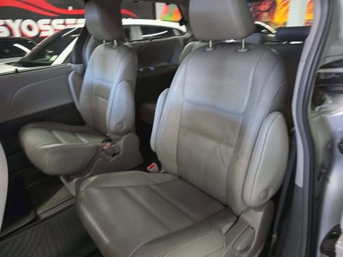 Used 2019 Toyota Sienna XLE w/ XLE Navigation Package AWD/4WD image 11