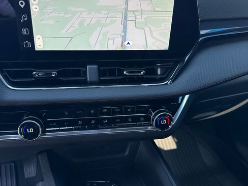 Used 2026 Chevrolet Equinox RS w/ Safety and Technology Package FWD image 18