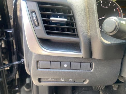 Certified 2024 Nissan Rogue SV AWD/4WD image 17