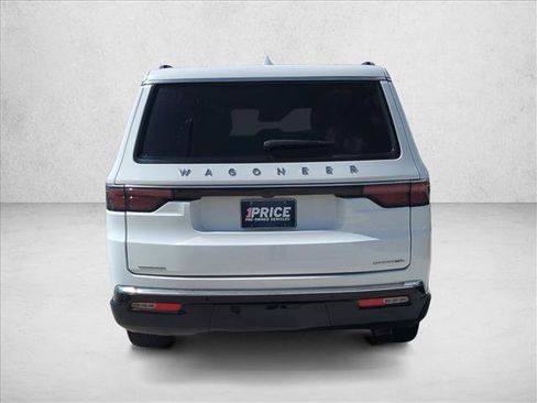 Used 2023 Jeep Wagoneer L Series II AWD/4WD image 5