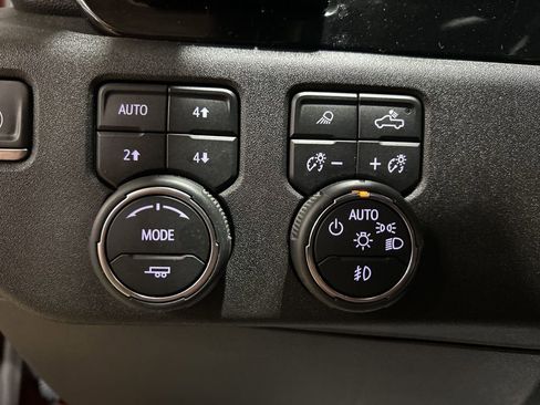 Used 2024 Chevrolet Silverado 1500 High Country AWD/4WD image 24