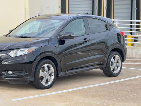 Used 2017 Honda HR-V EX image 4