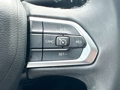 Used 2024 Jeep Compass Latitude AWD/4WD image 12