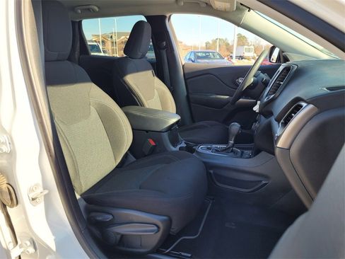 Used 2019 Jeep Cherokee Latitude w/ Popular Appearance Group image 12