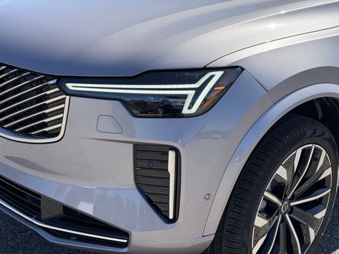 New 2026 Volvo XC90 B6 Plus w/ Protection Package Premier image 8