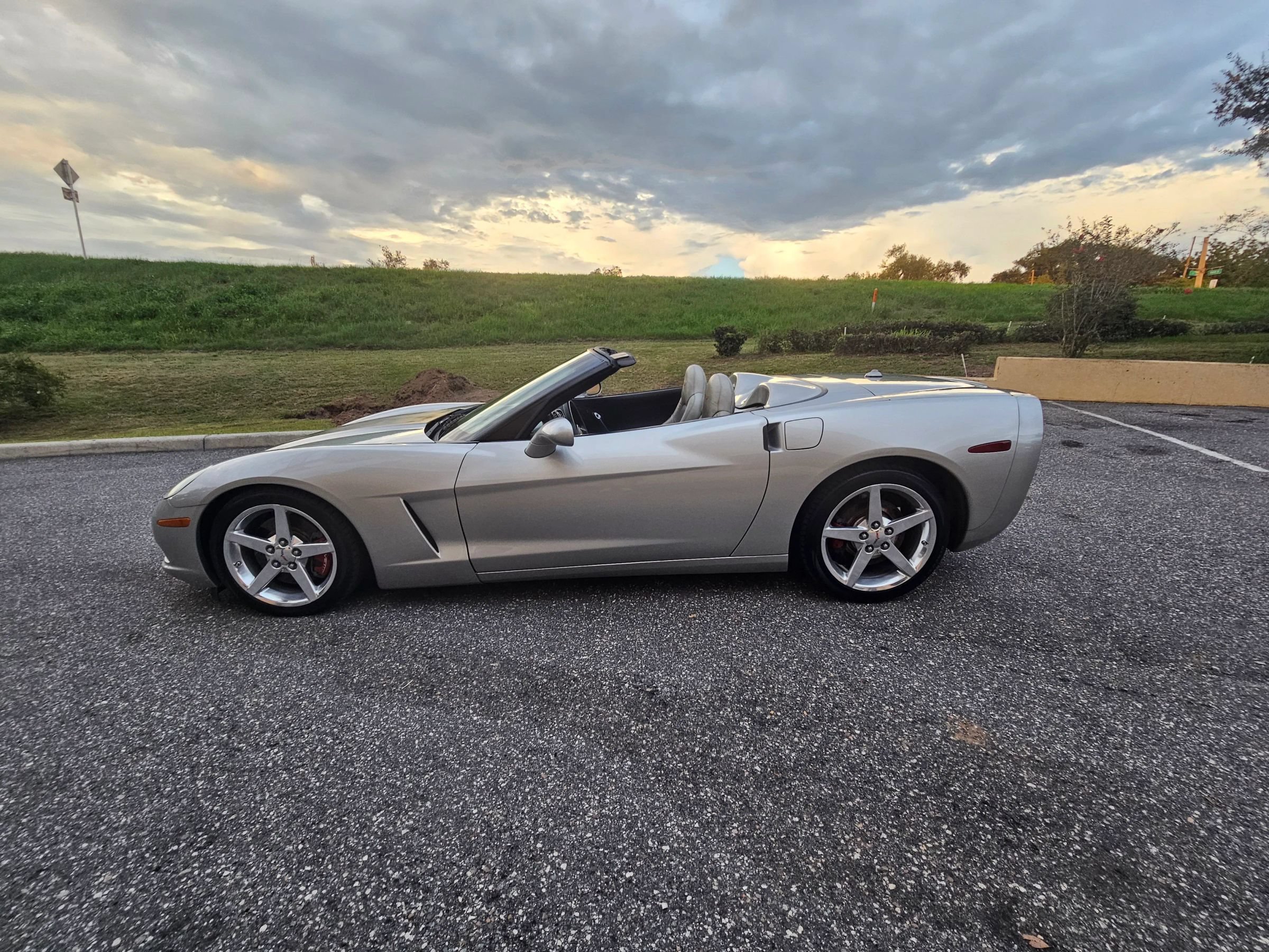 Used 2005 Chevrolet Corvette Convertible w/ Preferred Equipment Group RWD image 17