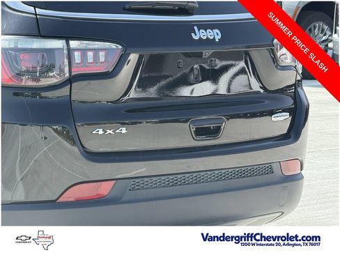 Used 2025 Jeep Compass Latitude w/ Sun & Sound Group AWD/4WD image 6