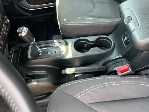 Used 2017 Jeep Wrangler Unlimited Sahara w/ Connectivity Group image 10