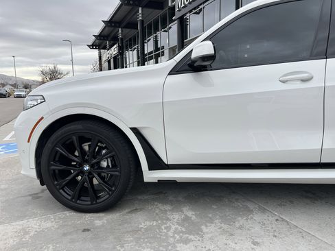 Used 2022 BMW X7 xDrive40i w/ M Sport Package image 9