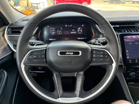 Used 2023 Jeep Grand Cherokee L Limited w/ Black Appearance Package AWD/4WD image 26
