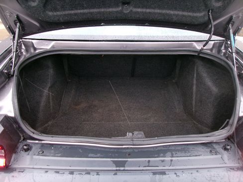 Used 2015 Dodge Challenger R/T image 12