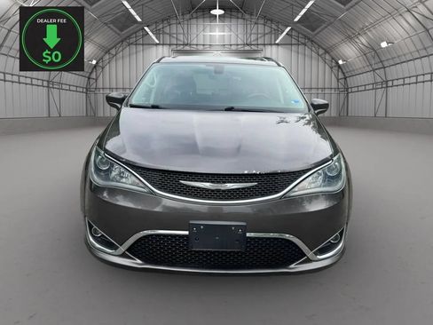 Used 2017 Chrysler Pacifica Touring-L FWD image 8