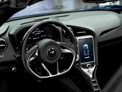 Used 2020 McLaren 720S Spider RWD image 18