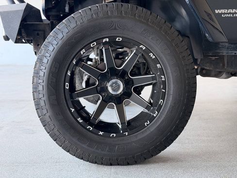 Used 2014 Jeep Wrangler Unlimited Sahara AWD/4WD image 34
