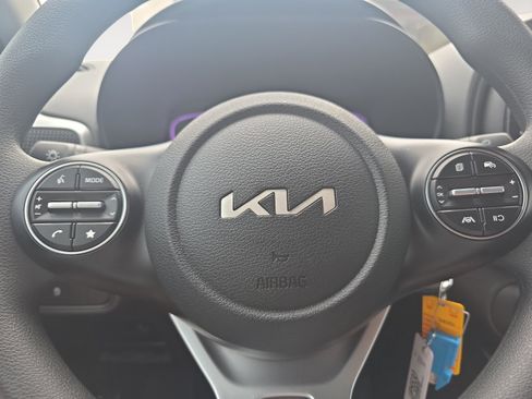 Certified 2025 Kia Soul LX w/ LX Technology Package FWD image 11