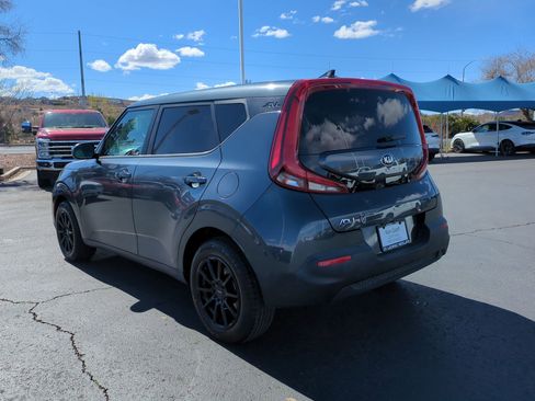 Used 2021 Kia Soul LX image 5