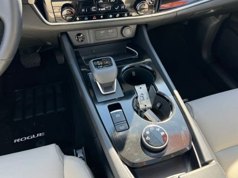Certified 2025 Nissan Rogue SL w/ Tech Package image 14