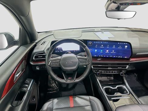 Used 2025 Chevrolet Traverse RS AWD/4WD image 24