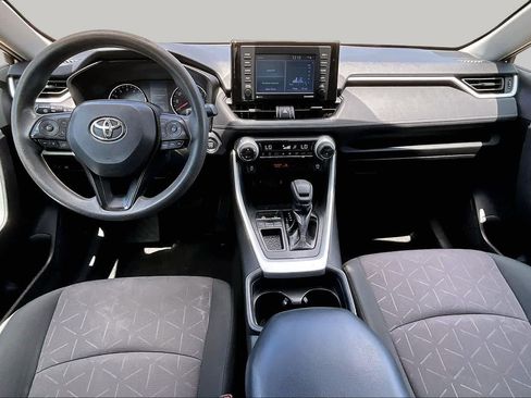 Used 2020 Toyota RAV4 XLE w/ Convenience Package FWD image 16