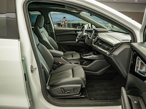 Used 2023 Audi Q4 e-tron Premium w/ Convenience Package image 33