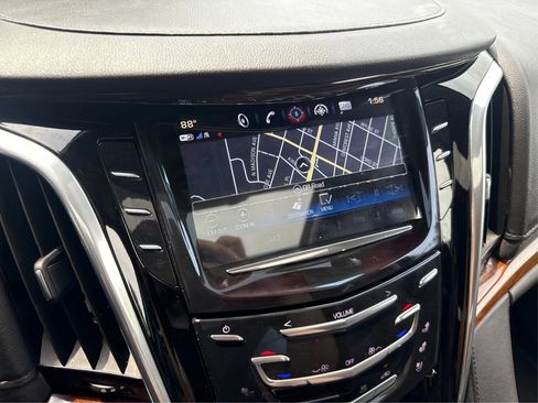 Used 2020 Cadillac Escalade Luxury AWD/4WD image 26