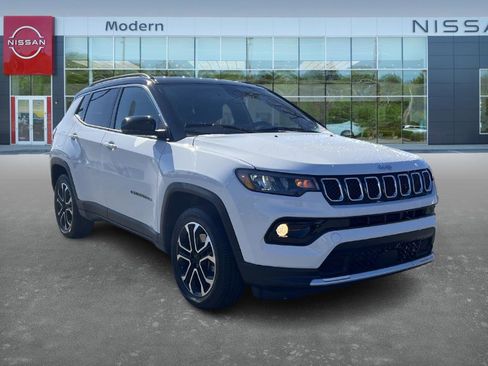 Used 2023 Jeep Compass Limited image 3