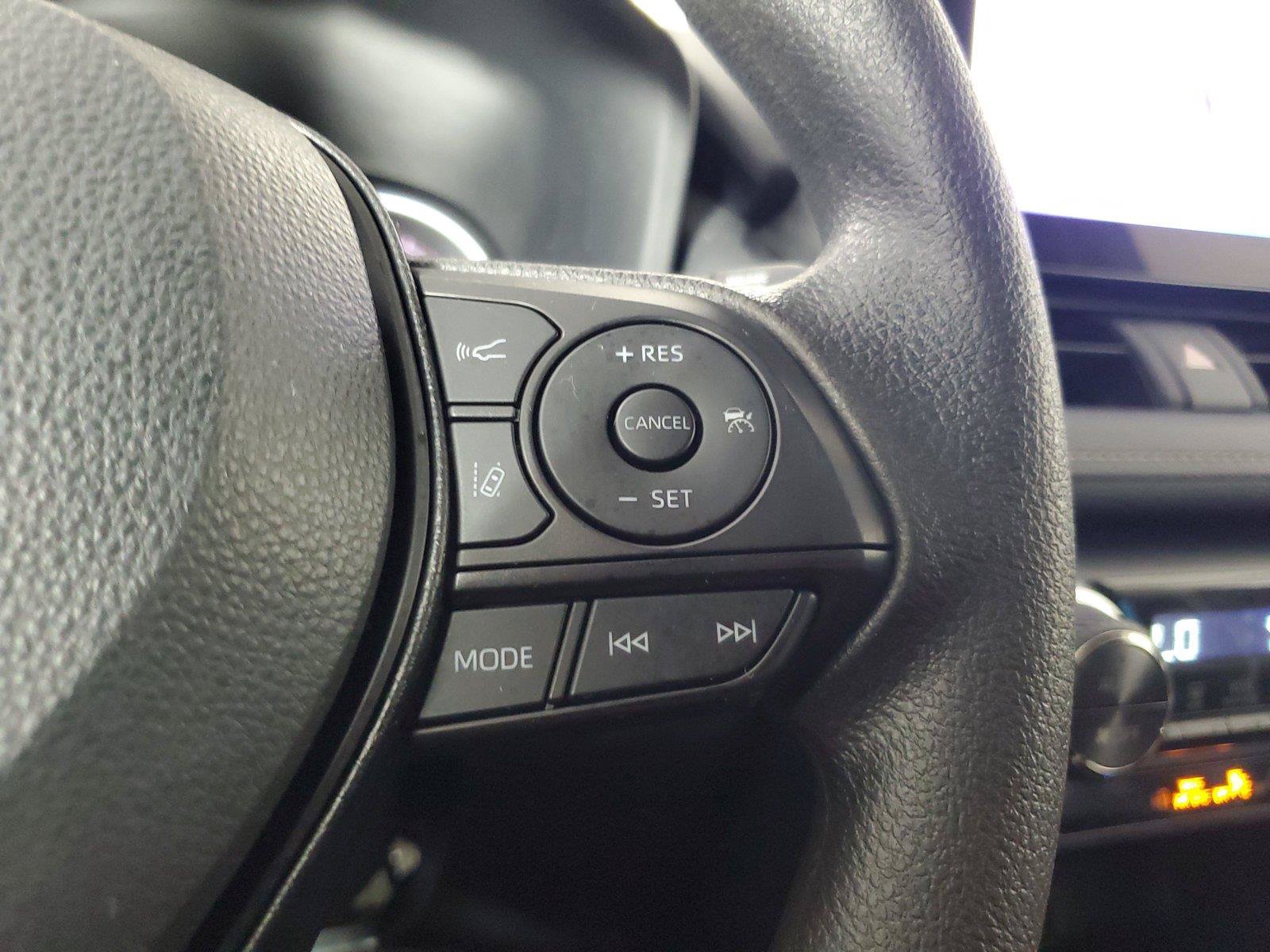 Used 2025 Toyota RAV4 XLE FWD image 25