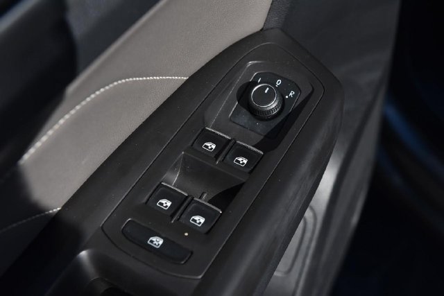 Certified 2023 Volkswagen Atlas Cross Sport SE w/ Panoramic Sunroof Package AWD/4WD image 8