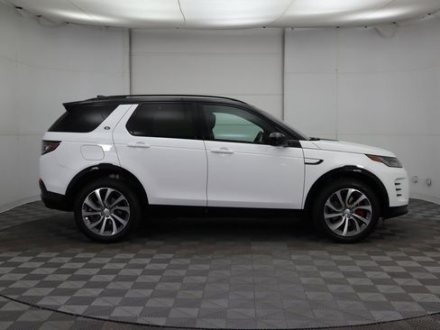 Used 2025 Land Rover Discovery Sport Dynamic SE image 4